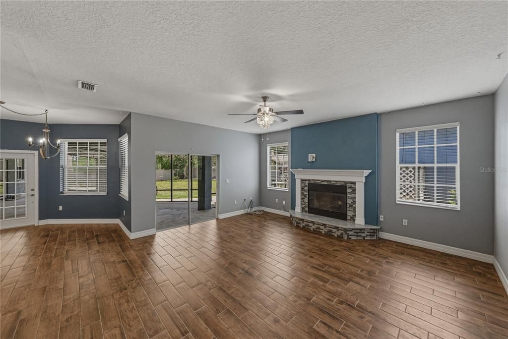 For Sale: $529,900 (4 beds, 2 baths, 2619 Square Feet)