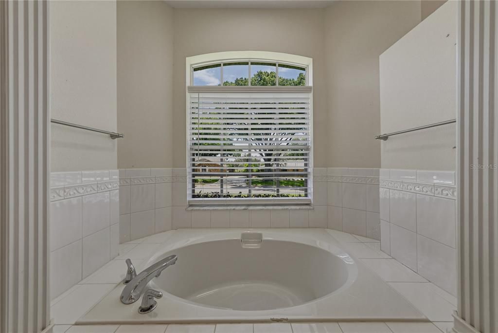 For Sale: $529,900 (4 beds, 2 baths, 2619 Square Feet)