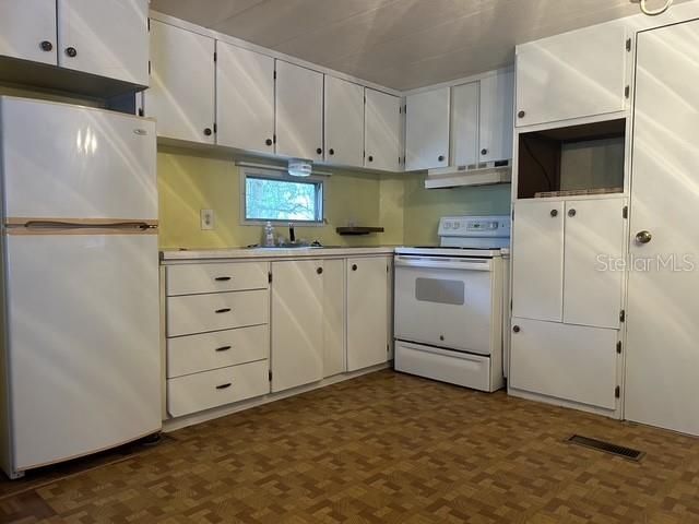 For Sale: $119,900 (2 beds, 1 baths, 1214 Square Feet)