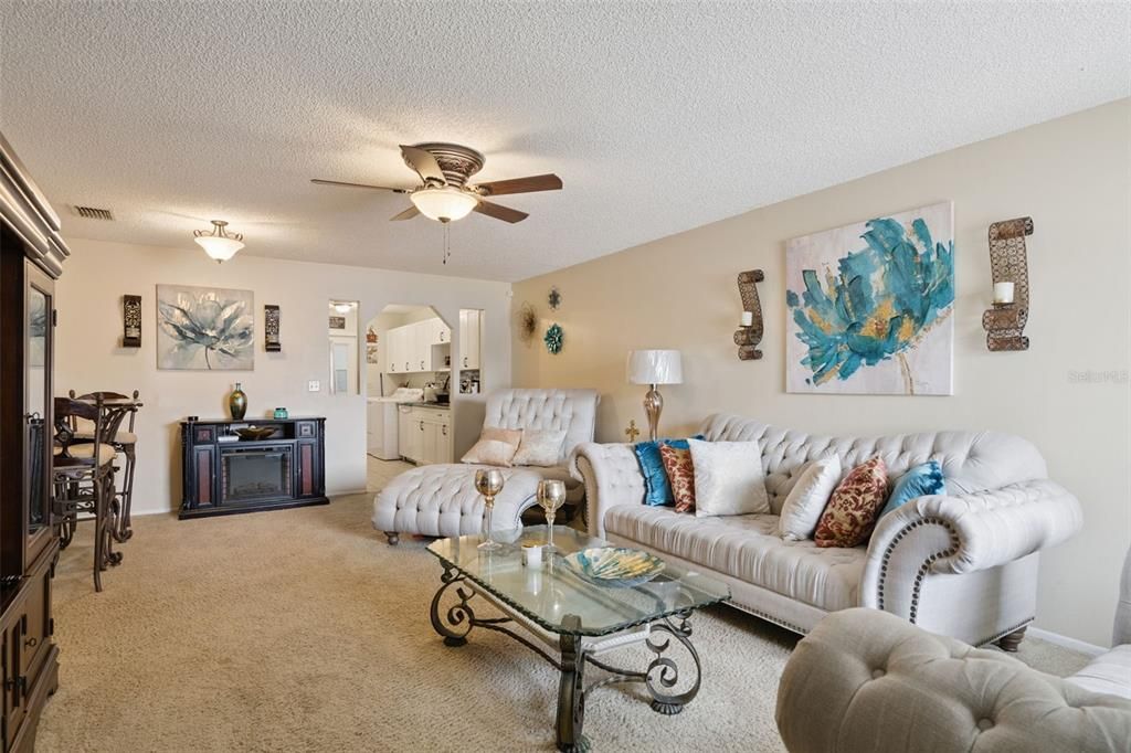 For Sale: $162,000 (3 beds, 2 baths, 1073 Square Feet)