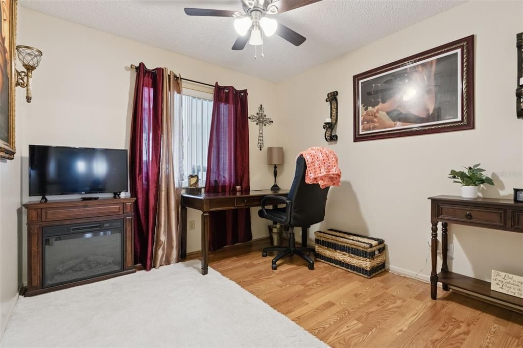 For Sale: $162,000 (3 beds, 2 baths, 1073 Square Feet)
