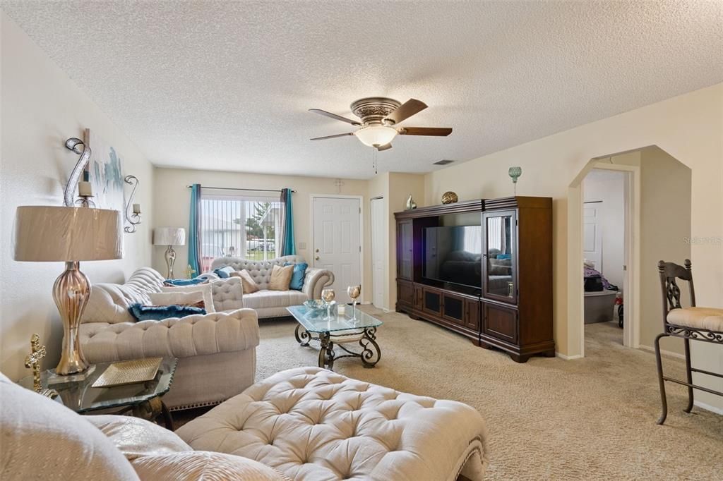 For Sale: $162,000 (3 beds, 2 baths, 1073 Square Feet)