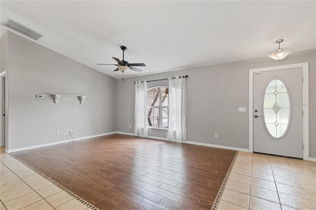 For Sale: $352,000 (3 beds, 2 baths, 1541 Square Feet)