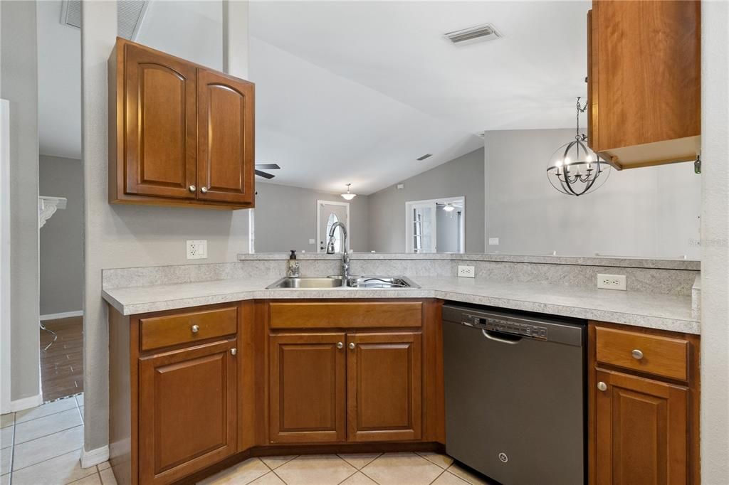 For Sale: $352,000 (3 beds, 2 baths, 1541 Square Feet)