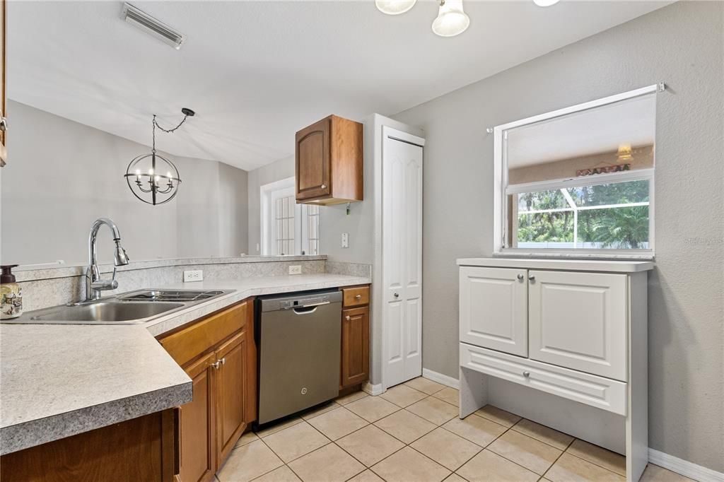 For Sale: $352,000 (3 beds, 2 baths, 1541 Square Feet)