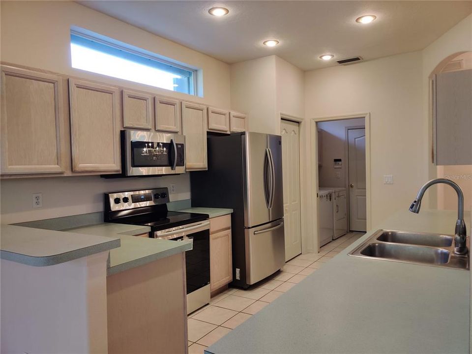 For Rent: $2,595 (2 beds, 2 baths, 1611 Square Feet)