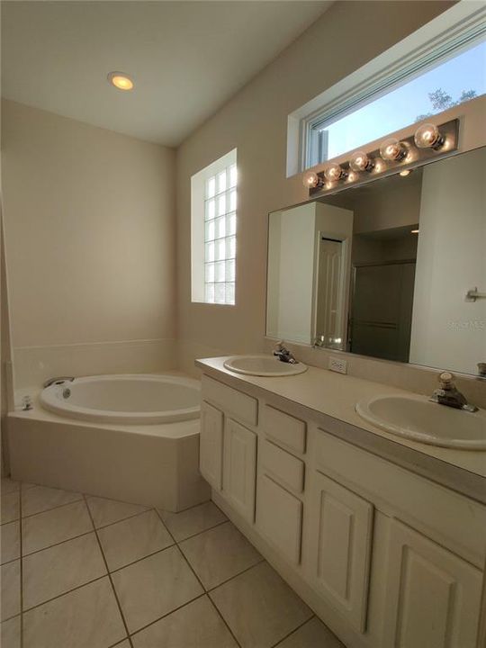 For Rent: $2,595 (2 beds, 2 baths, 1611 Square Feet)