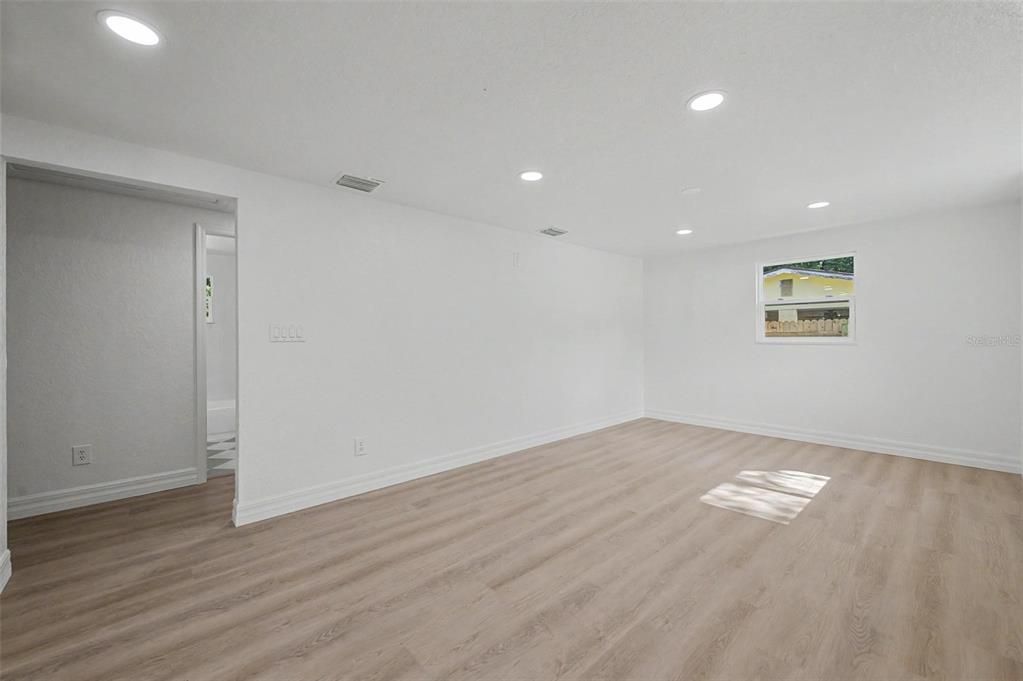 For Sale: $229,000 (3 beds, 1 baths, 1104 Square Feet)