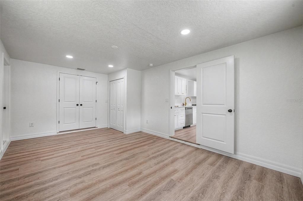 For Sale: $229,000 (3 beds, 1 baths, 1104 Square Feet)