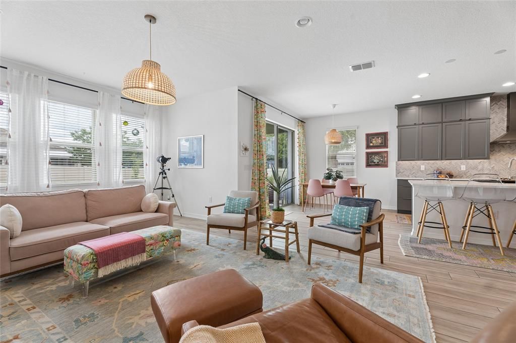 En Venta: $455,000 (4 camas, 3 baños, 2190 Pies cuadrados)
