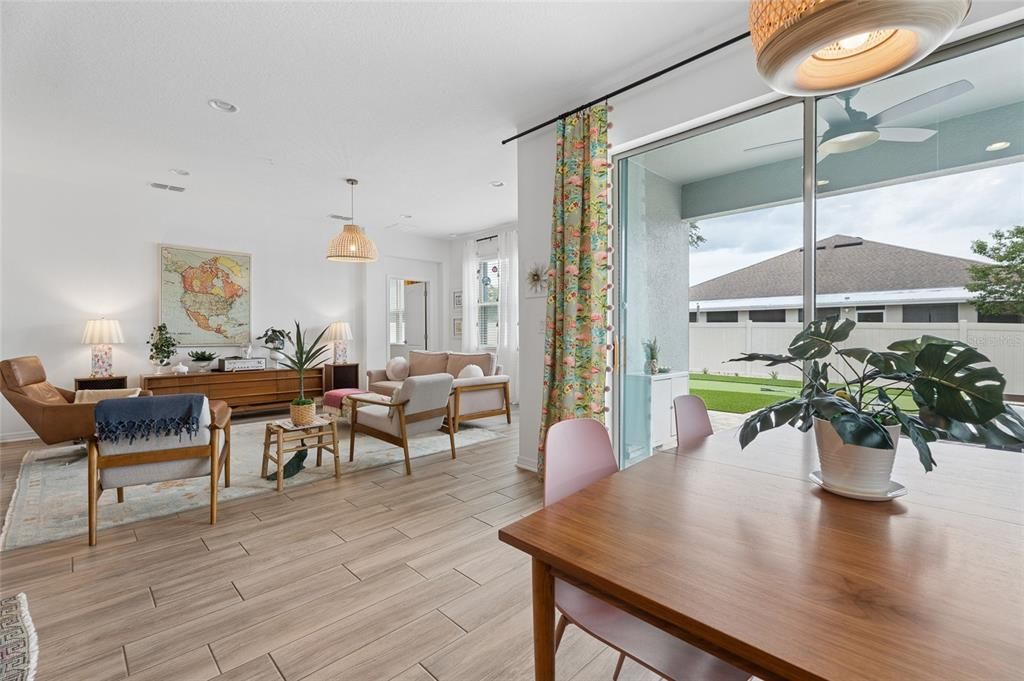 En Venta: $455,000 (4 camas, 3 baños, 2190 Pies cuadrados)