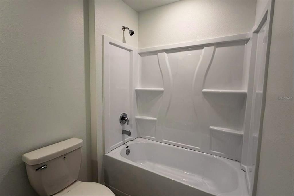 For Rent: $2,300 (3 beds, 2 baths, 1843 Square Feet)