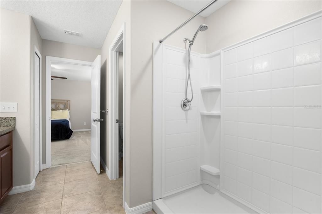 For Sale: $359,900 (4 beds, 2 baths, 2570 Square Feet)