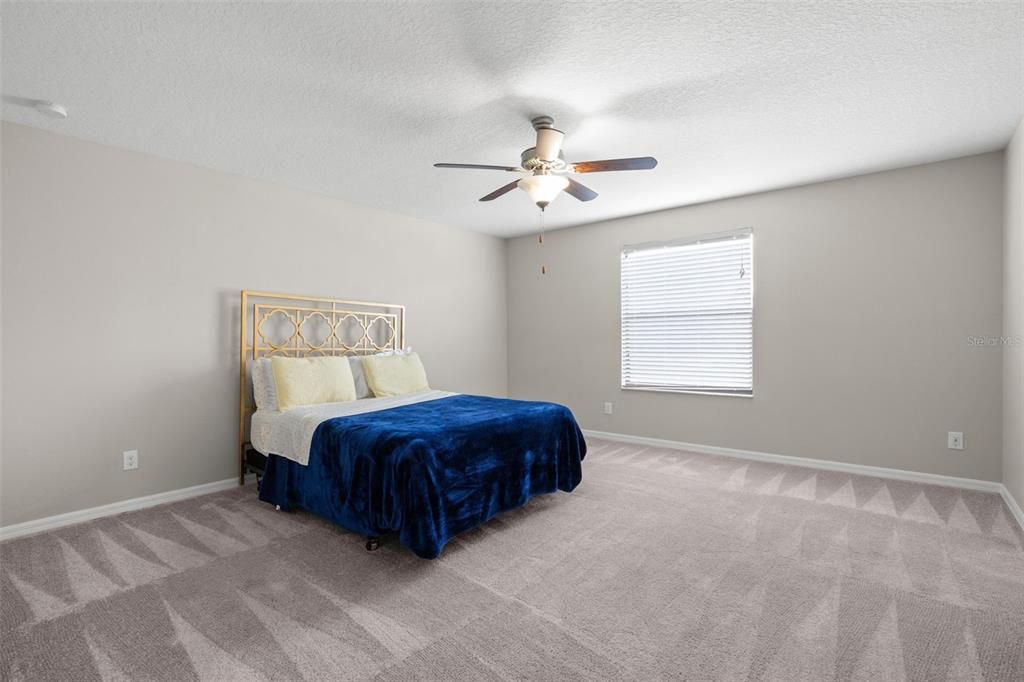 For Sale: $359,900 (4 beds, 2 baths, 2570 Square Feet)