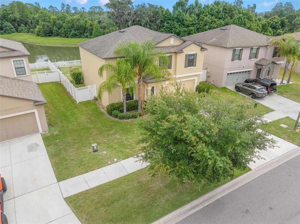 For Sale: $359,900 (4 beds, 2 baths, 2570 Square Feet)