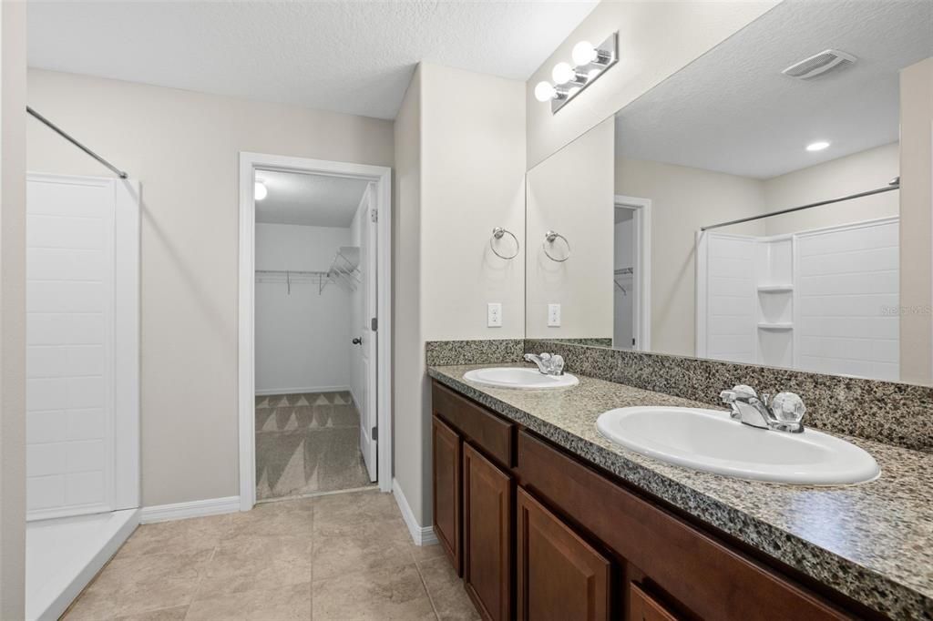 For Sale: $359,900 (4 beds, 2 baths, 2570 Square Feet)