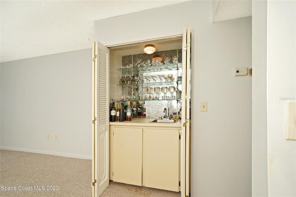 For Sale: $359,900 (2 beds, 2 baths, 1316 Square Feet)