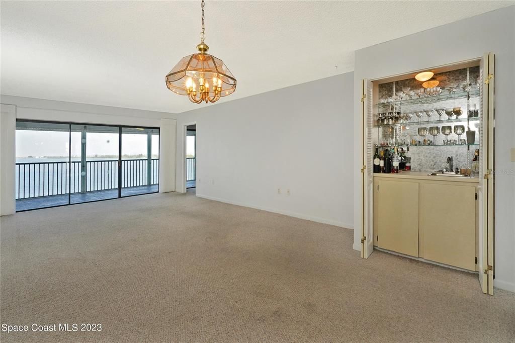 For Sale: $359,900 (2 beds, 2 baths, 1316 Square Feet)