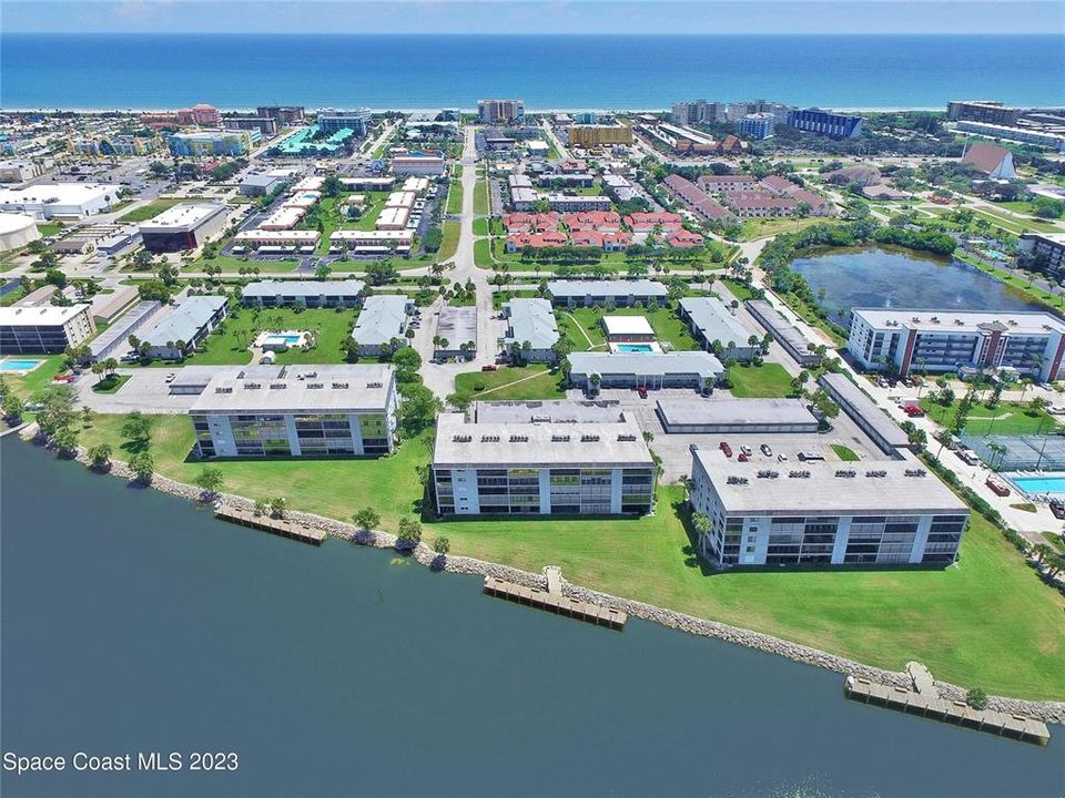 For Sale: $359,900 (2 beds, 2 baths, 1316 Square Feet)