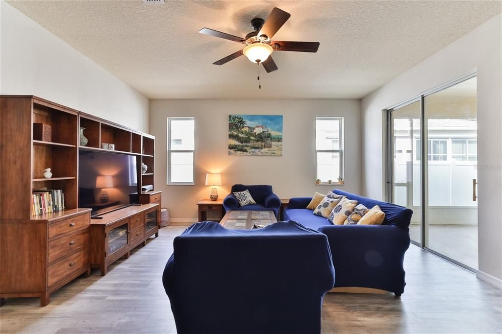 For Rent: $2,750 (4 beds, 2 baths, 2009 Square Feet)