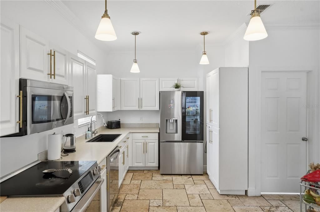For Sale: $999,000 (3 beds, 2 baths, 2160 Square Feet)