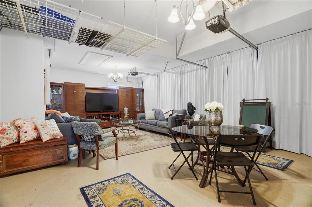 For Sale: $999,000 (3 beds, 2 baths, 2160 Square Feet)