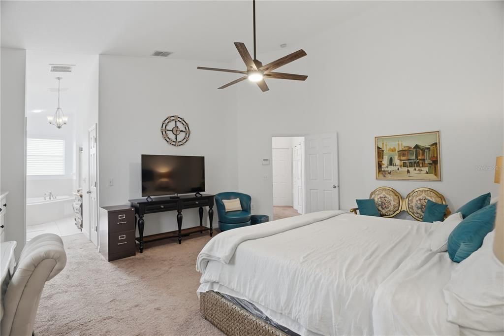 For Sale: $999,000 (3 beds, 2 baths, 2160 Square Feet)