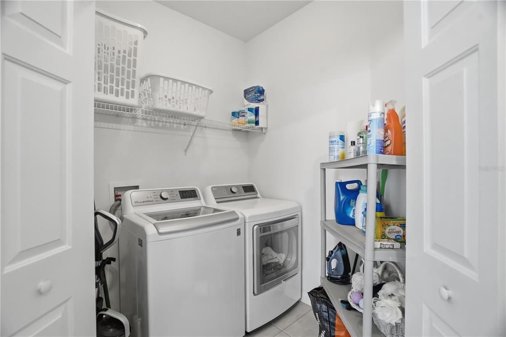 For Sale: $999,000 (3 beds, 2 baths, 2160 Square Feet)