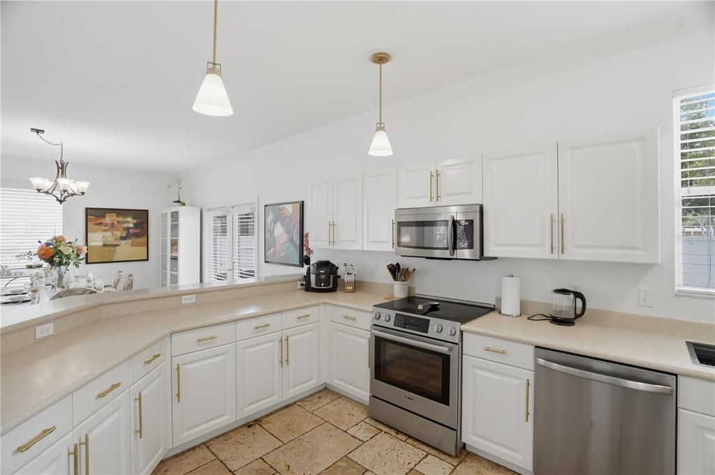 For Sale: $999,000 (3 beds, 2 baths, 2160 Square Feet)