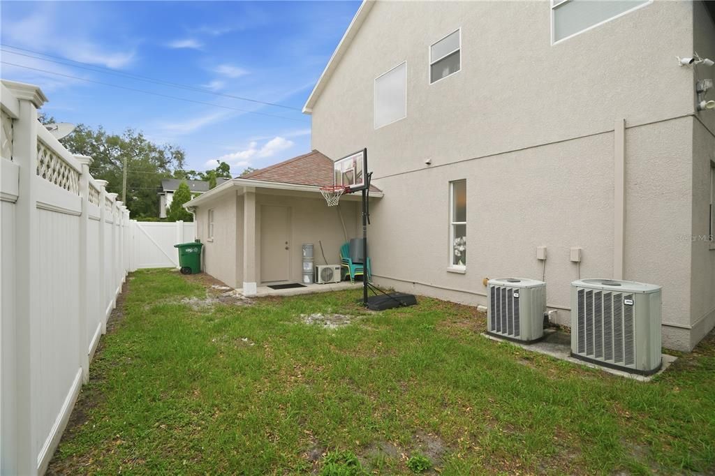 For Sale: $999,000 (3 beds, 2 baths, 2160 Square Feet)