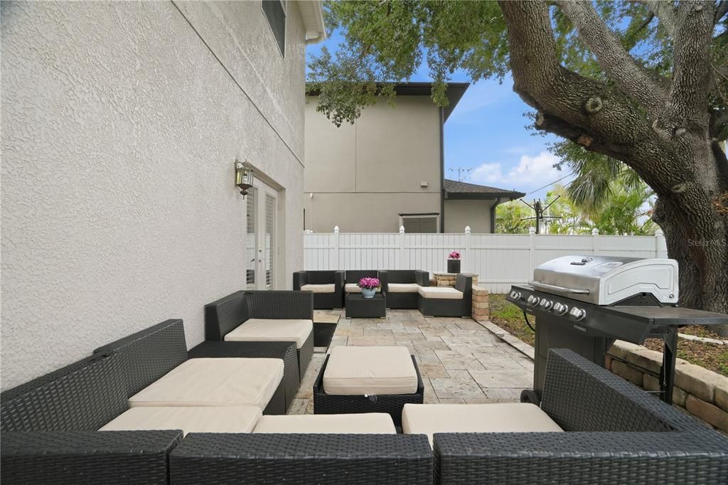 For Sale: $999,000 (3 beds, 2 baths, 2160 Square Feet)