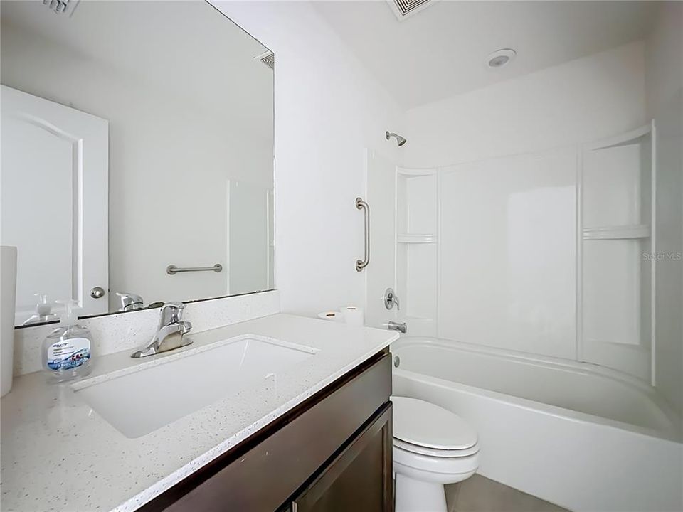 На продажу: $264,999 (3 спален, 2 ванн, 1720 Квадратных фут)