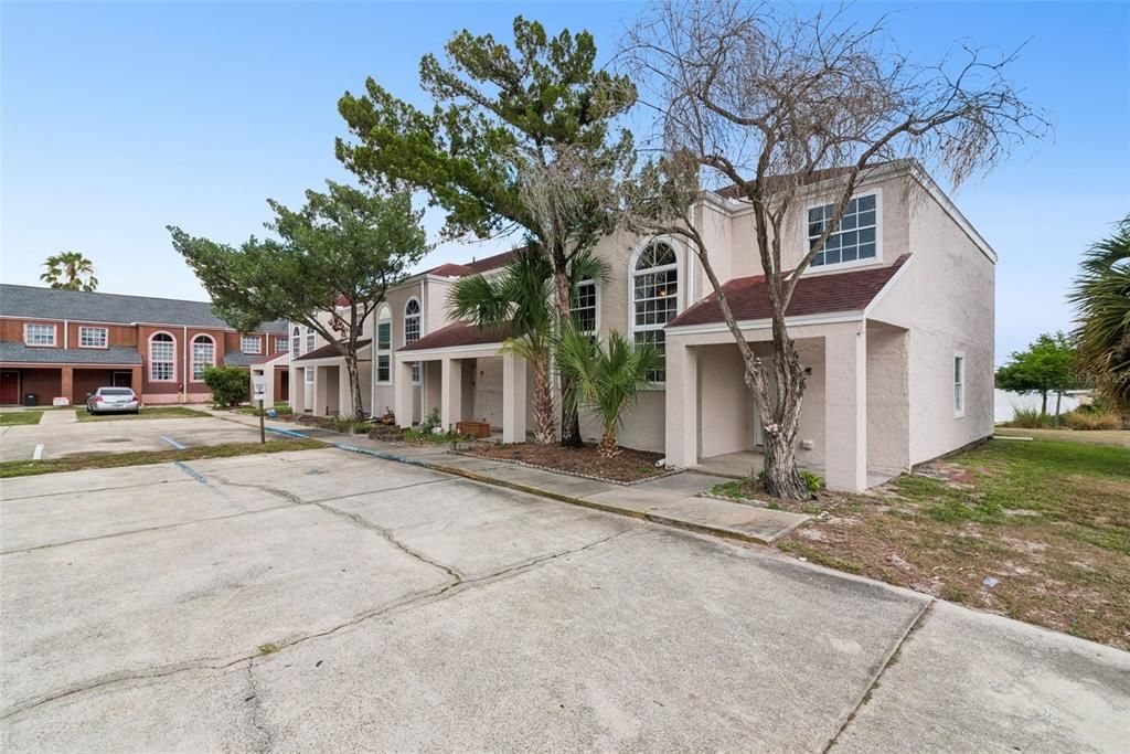 На продажу: $239,000 (2 спален, 2 ванн, 1217 Квадратных фут)