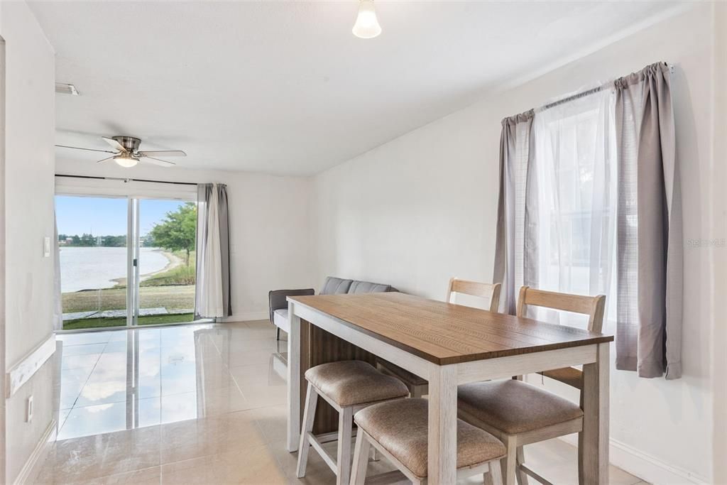 На продажу: $239,000 (2 спален, 2 ванн, 1217 Квадратных фут)