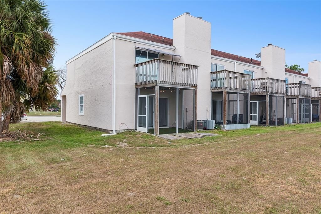На продажу: $239,000 (2 спален, 2 ванн, 1217 Квадратных фут)