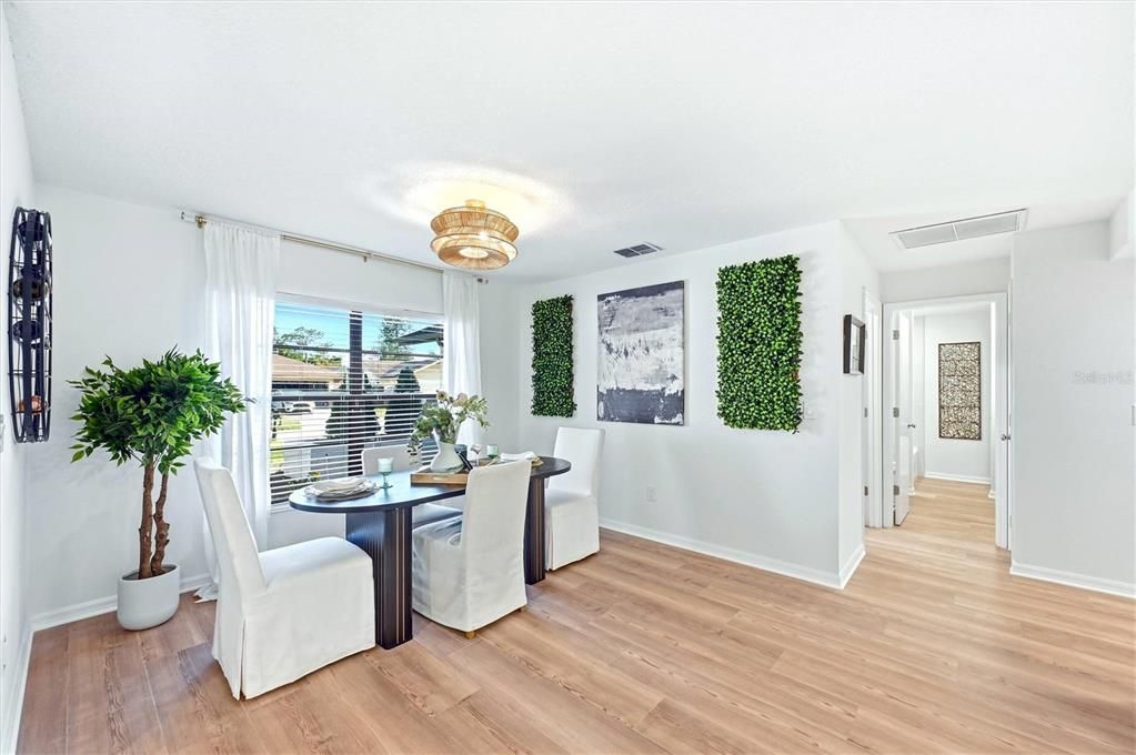 En Venta: $699,900 (3 camas, 2 baños, 2307 Pies cuadrados)