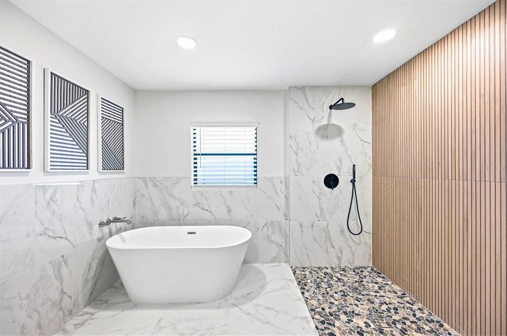 En Venta: $699,900 (3 camas, 2 baños, 2307 Pies cuadrados)