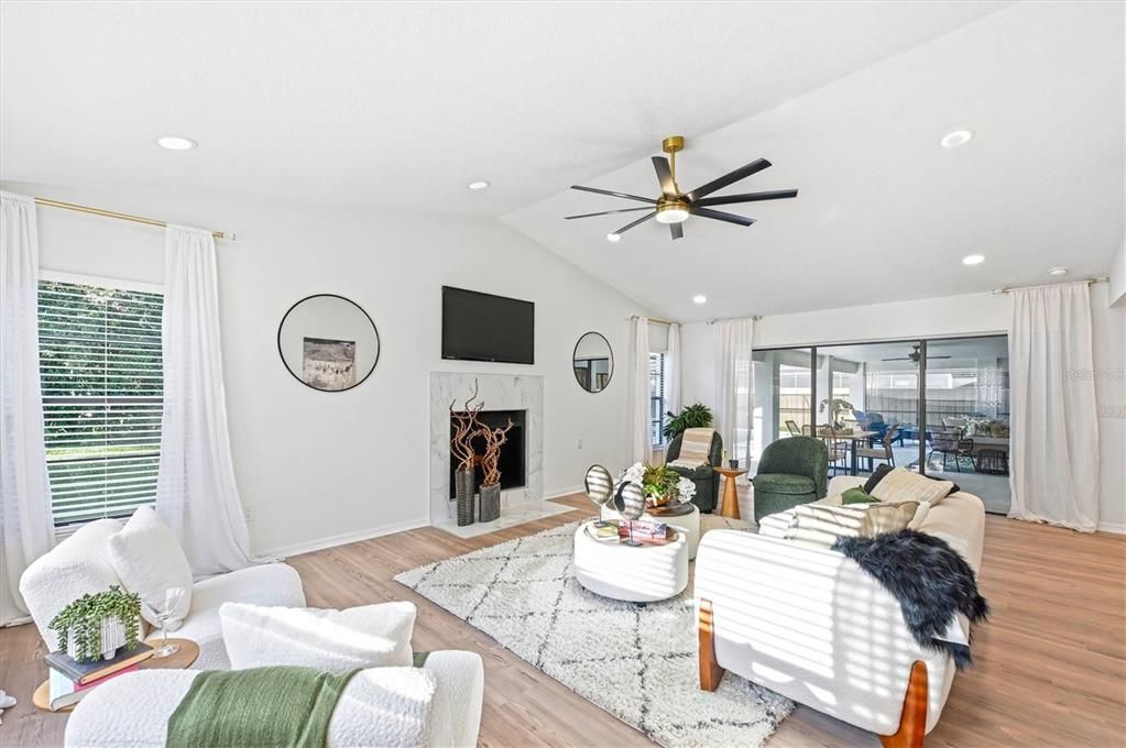 En Venta: $699,900 (3 camas, 2 baños, 2307 Pies cuadrados)