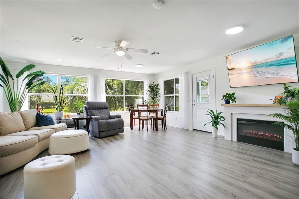 For Sale: $289,000 (2 beds, 2 baths, 1725 Square Feet)