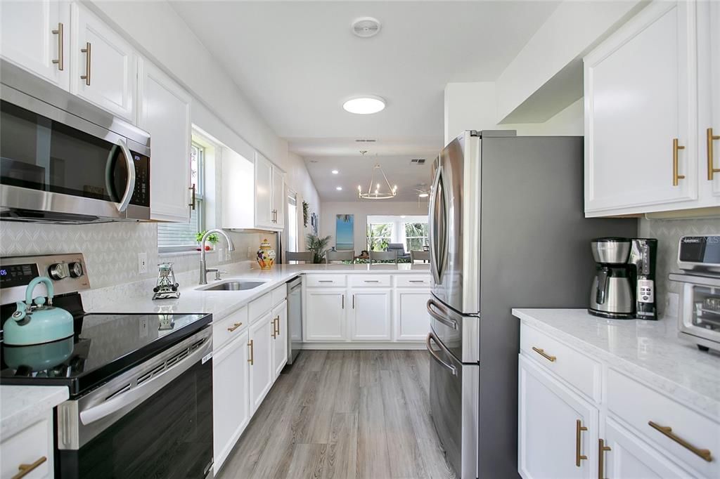 For Sale: $289,000 (2 beds, 2 baths, 1725 Square Feet)