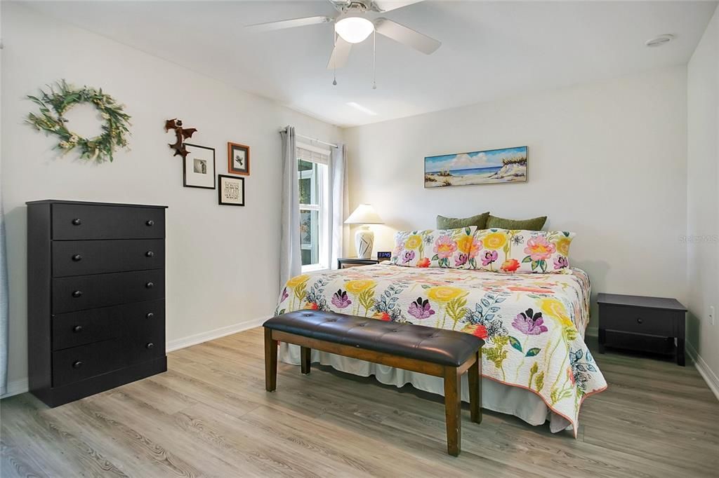 For Sale: $289,000 (2 beds, 2 baths, 1725 Square Feet)