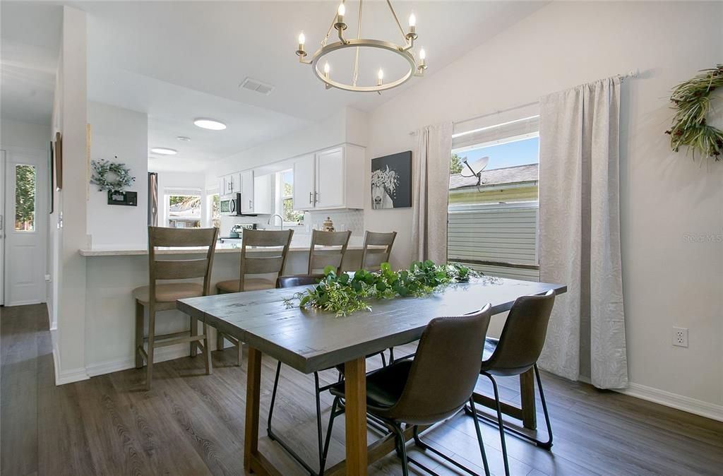 For Sale: $289,000 (2 beds, 2 baths, 1725 Square Feet)