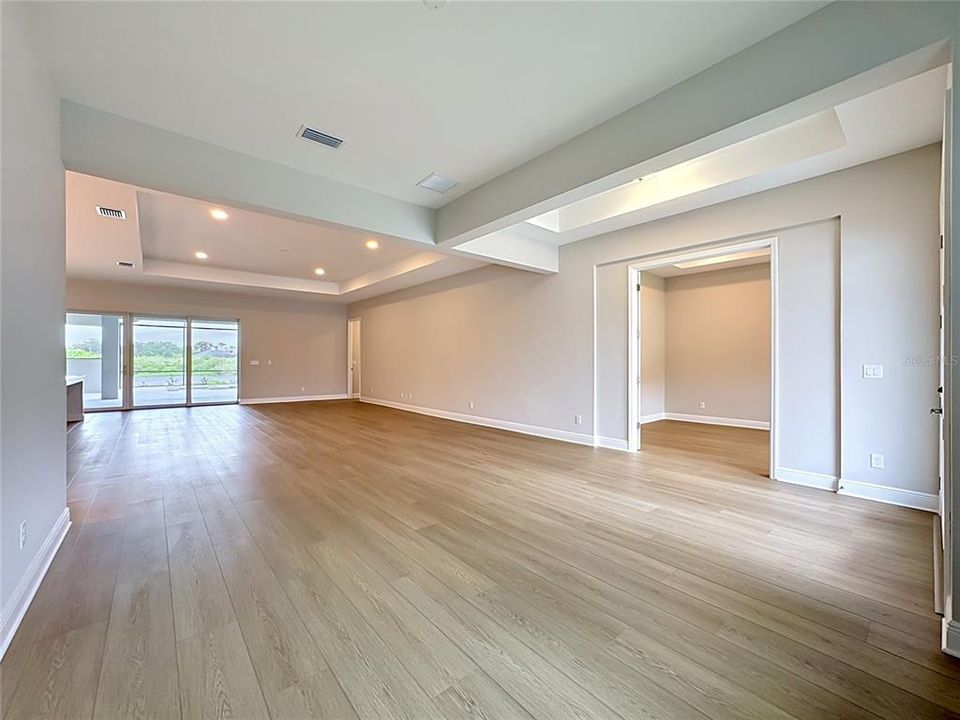 En Venta: $1,293,900 (4 camas, 4 baños, 3291 Pies cuadrados)