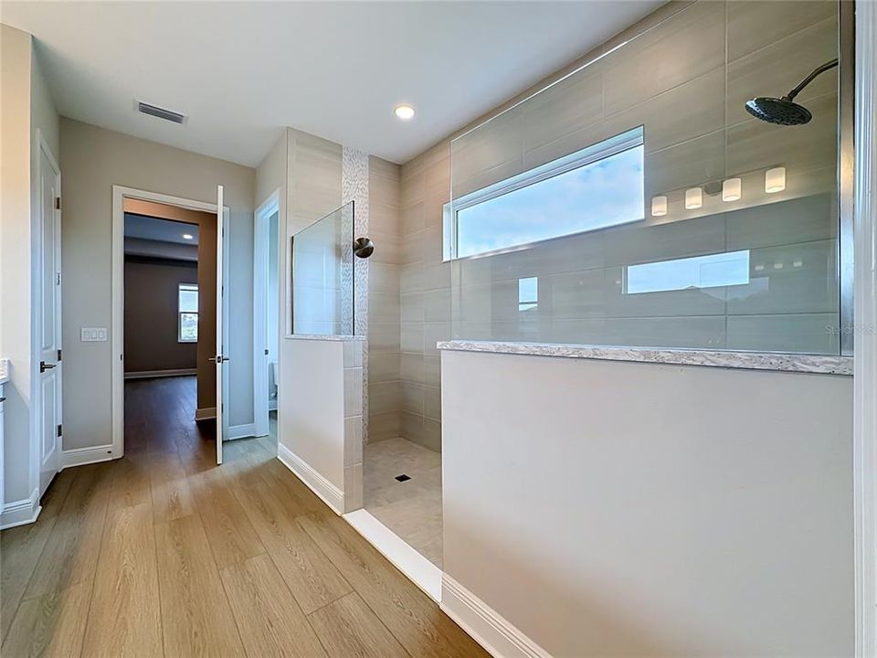 En Venta: $1,293,900 (4 camas, 4 baños, 3291 Pies cuadrados)