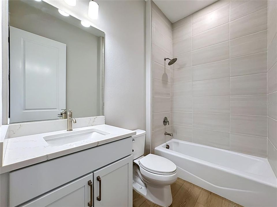 En Venta: $1,293,900 (4 camas, 4 baños, 3291 Pies cuadrados)