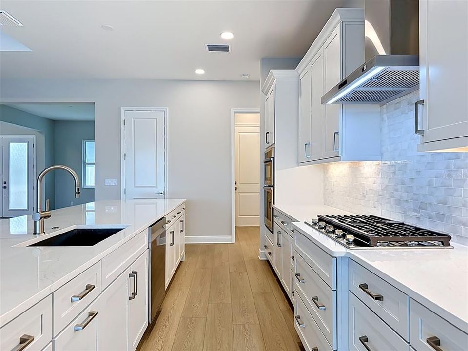 En Venta: $1,293,900 (4 camas, 4 baños, 3291 Pies cuadrados)