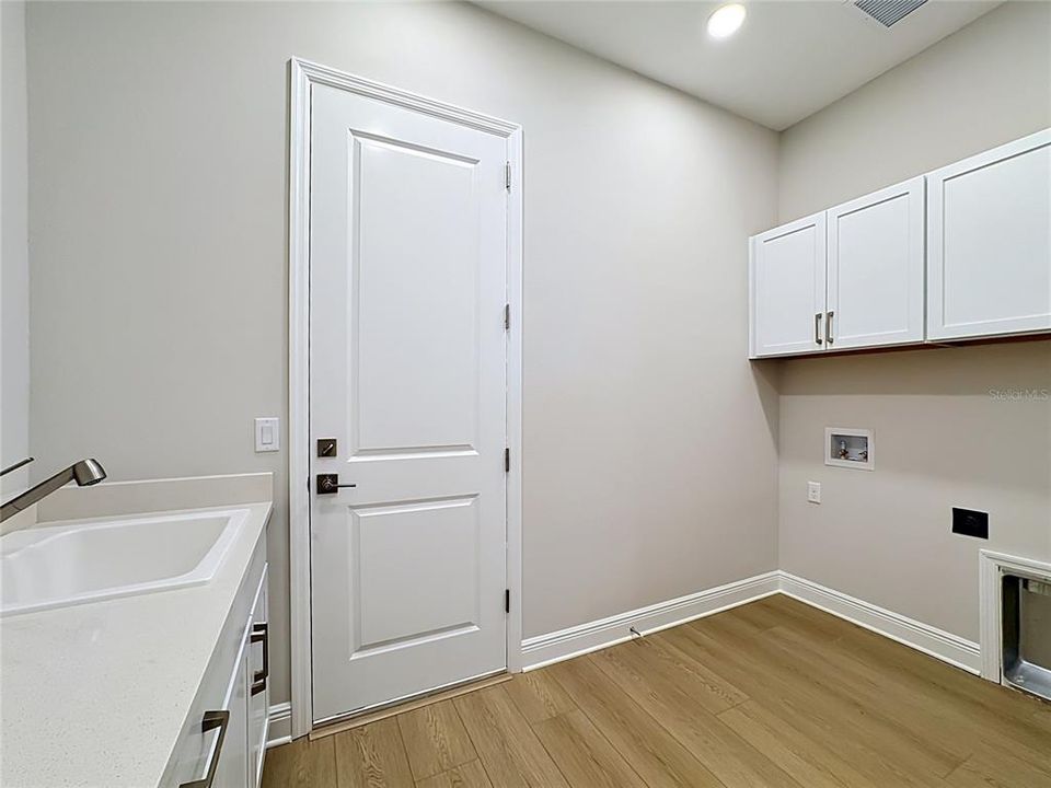 En Venta: $1,293,900 (4 camas, 4 baños, 3291 Pies cuadrados)