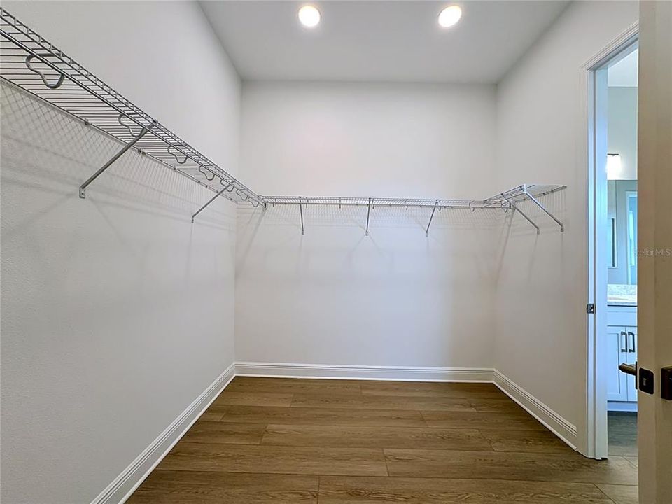 En Venta: $1,293,900 (4 camas, 4 baños, 3291 Pies cuadrados)