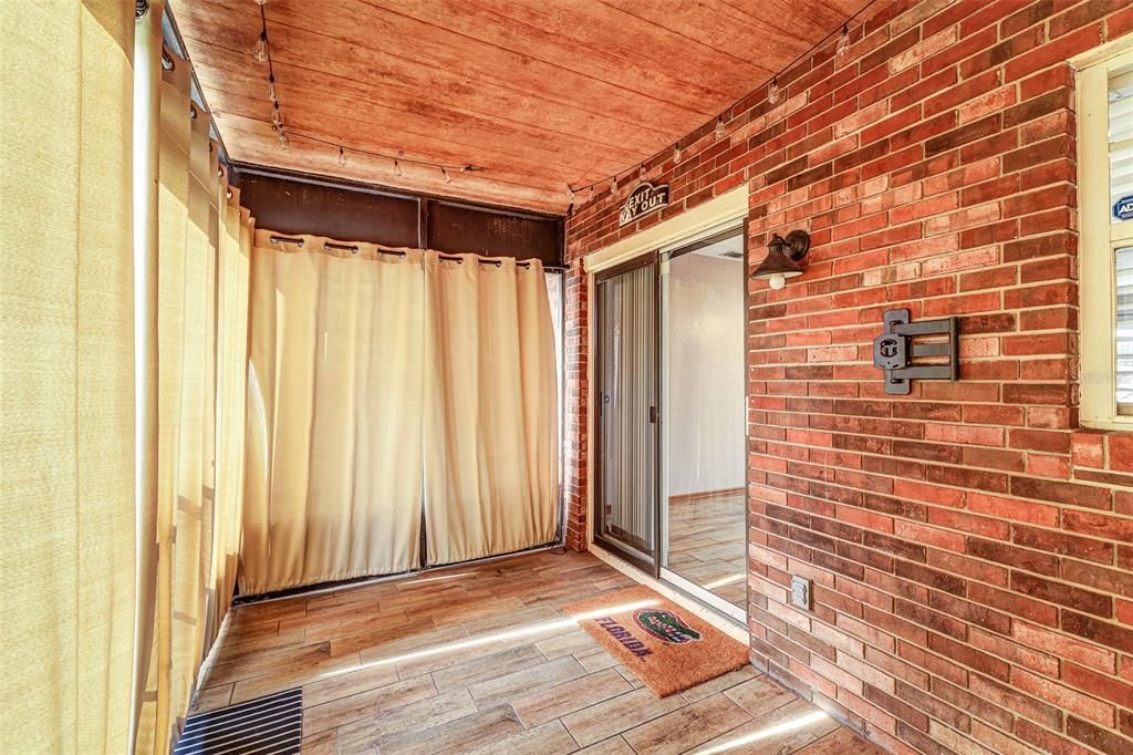 На продажу: $145,000 (2 спален, 2 ванн, 831 Квадратных фут)