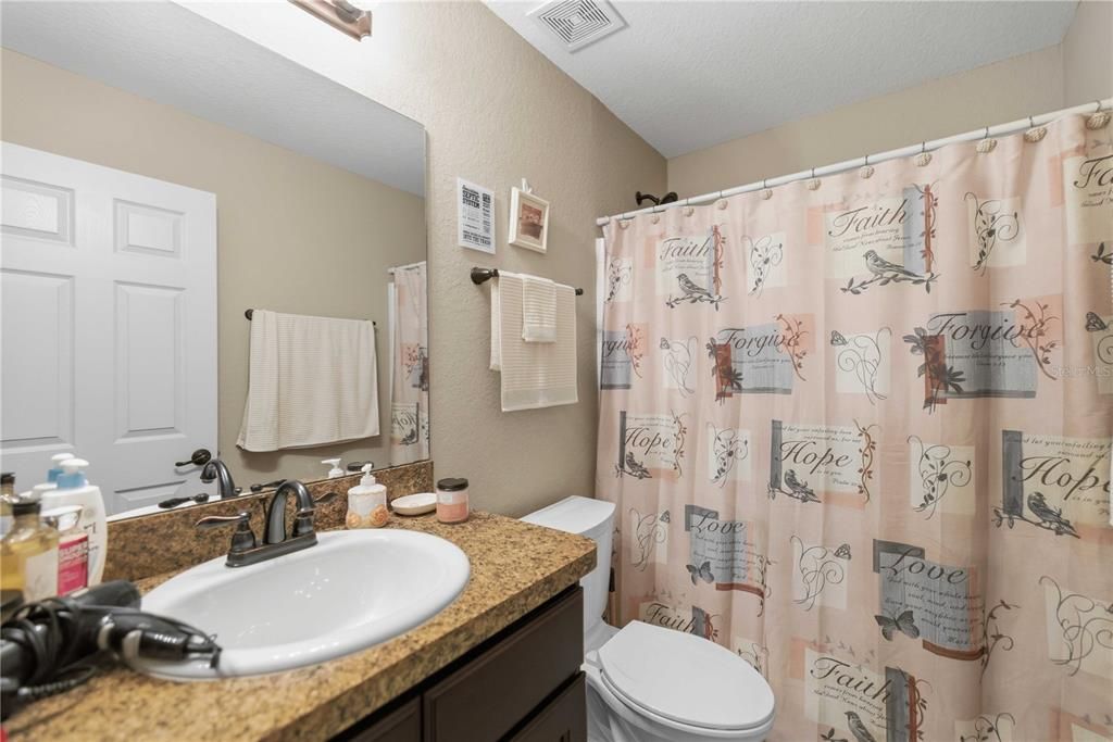 En Venta: $269,000 (3 camas, 2 baños, 1327 Pies cuadrados)